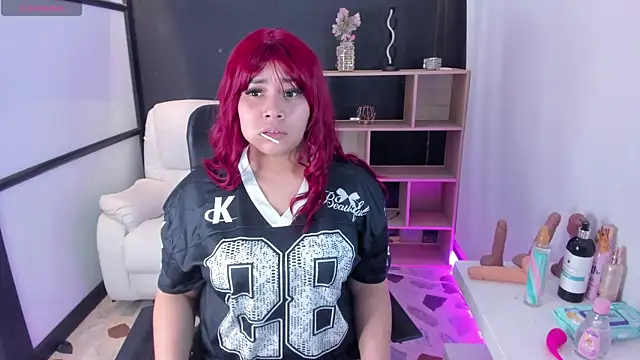 ThaliaBrooks  online show from 10/29/25, 04:11