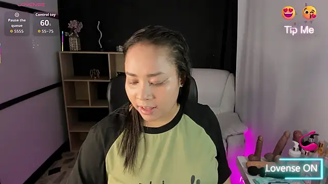 ThaliaBrooks  online show from 11/10/25, 04:17