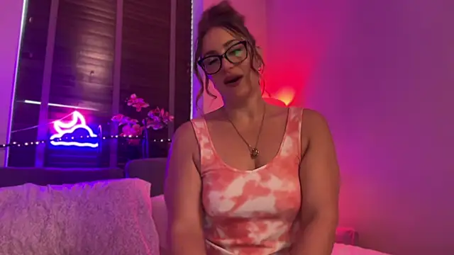 Snapshot of MistresssX chatting on 09/16/25, 04:30 MistresssX online show from 09/16/25, 04:30