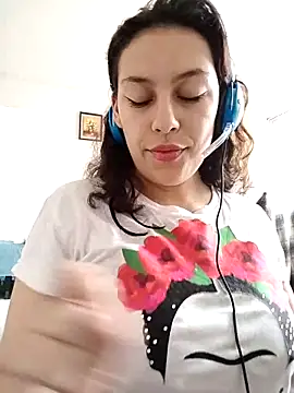 Snapshot of AlanaDesire chatting on 09/14/25, 06:30 AlanaDesire online show from 09/14/25, 06:30