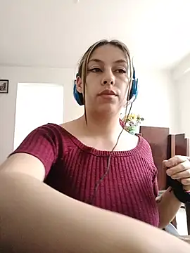 Snapshot of AlanaDesire chatting on 09/28/25, 05:42 AlanaDesire online show from 09/28/25, 05:42