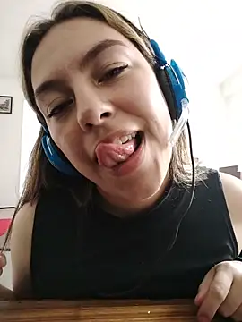 Snapshot of AlanaDesire chatting on 09/27/25, 05:08 AlanaDesire online show from 09/27/25, 05:08