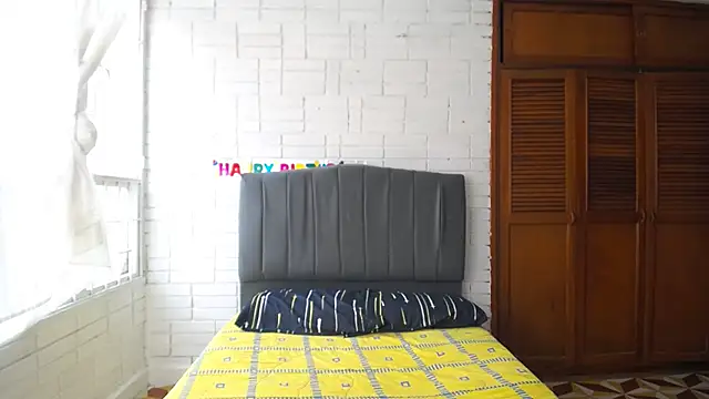 Naia Stant online show from 10/24/25, 06:40