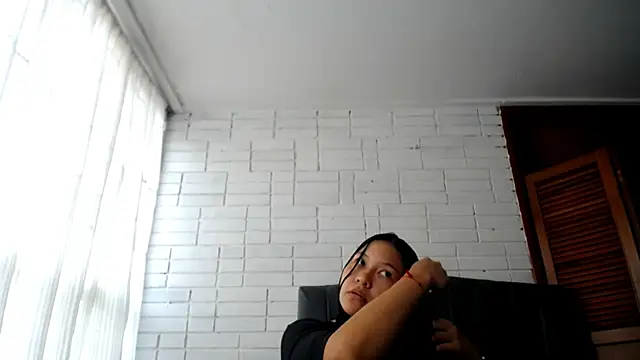 Naia Stant online show from 10/28/25, 08:30