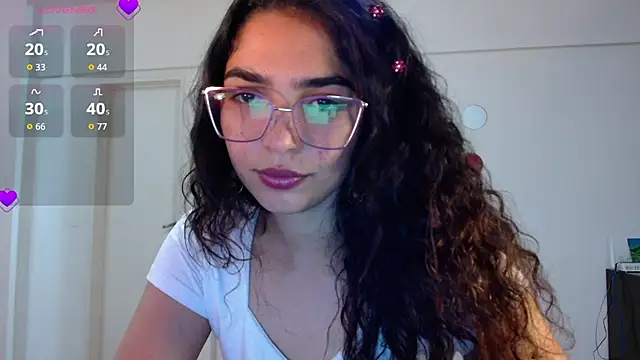 Snapshot of Ariagal chatting on 12/19/25, 02:04 Ariagal online show from 12/19/25, 02:04