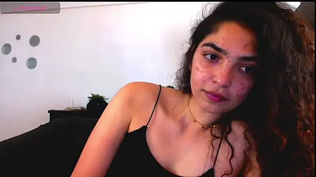 Snapshot of Ariagal chatting on 09/15/25, 06:41 Ariagal online show from 09/15/25, 06:41