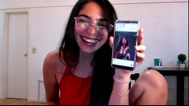 Snapshot of Ariagal chatting on 11/06/25, 06:34 Ariagal online show from 11/06/25, 06:34