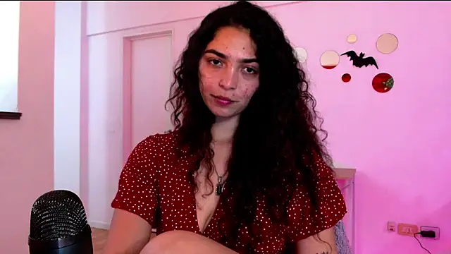 Snapshot of Ariagal chatting on 10/16/25, 10:51 Ariagal online show from 10/16/25, 10:51