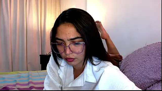 Snapshot of Ariagal chatting on 11/08/25, 12:25 Ariagal online show from 11/08/25, 12:25