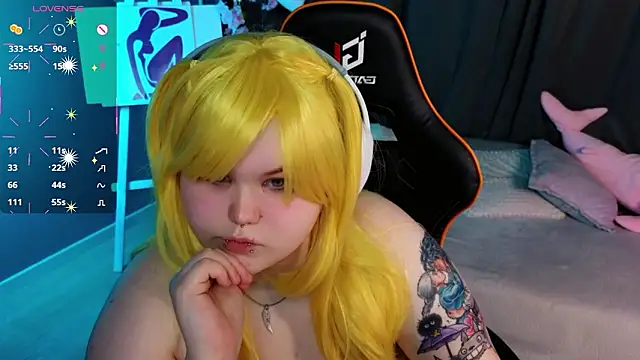 fillisfox  online show from 03/19/26, 06:02