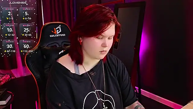 fillisfox  online show from 11/11/25, 03:40