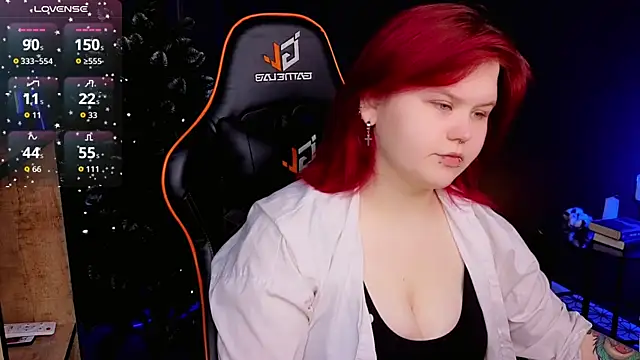 fillisfox  online show from 12/03/25, 10:58