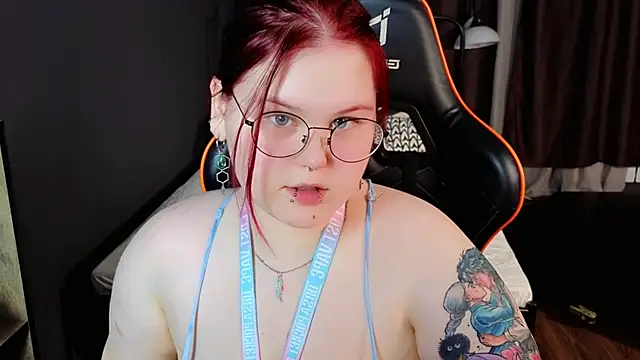 fillisfox  online show from 02/11/26, 03:56