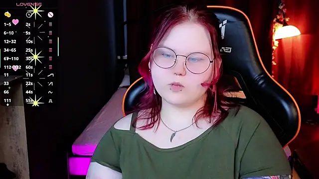 fillisfox  online show from 03/28/26, 04:08