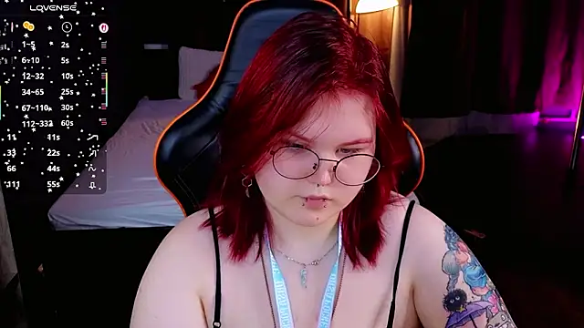 fillisfox  online show from 02/08/26, 04:15