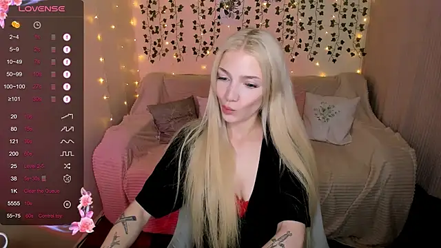 Snapshot of AnyaTaylor_ chatting on 10/14/25, 08:26 AnyaTaylor online show from 10/14/25, 08:26