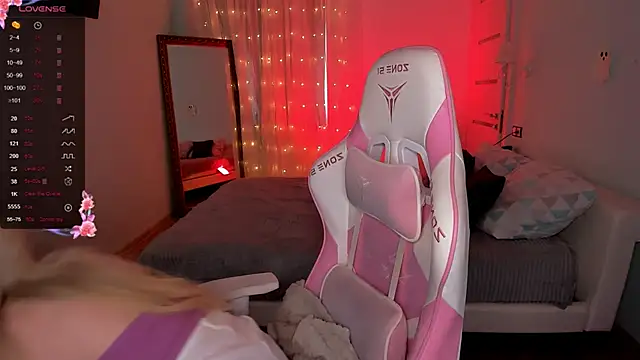 AnyaTaylor  online show from 11/06/25, 08:29