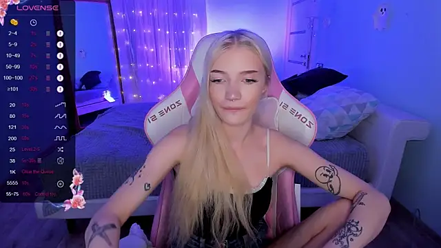 AnyaTaylor  online show from 11/23/25, 02:10