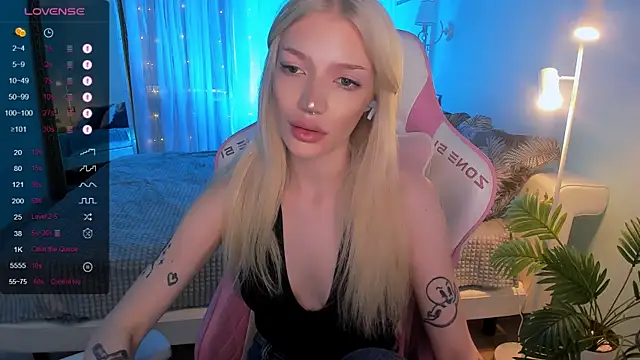 AnyaTaylor  online show from 04/12/26, 02:04