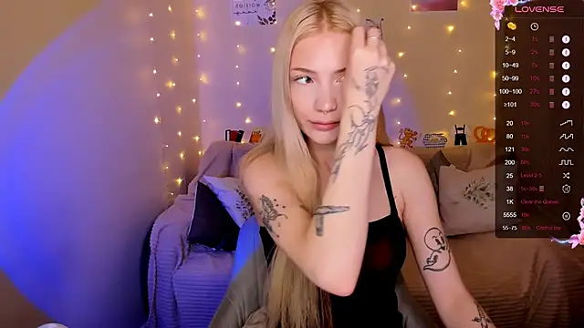 Snapshot of AnyaTaylor_ chatting on 09/26/25, 02:18 AnyaTaylor online show from 09/26/25, 02:18