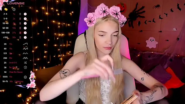 AnyaTaylor  online show from 10/31/25, 02:08