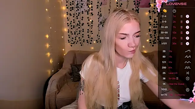 Snapshot of AnyaTaylor_ chatting on 10/17/25, 02:26 AnyaTaylor online show from 10/17/25, 02:26
