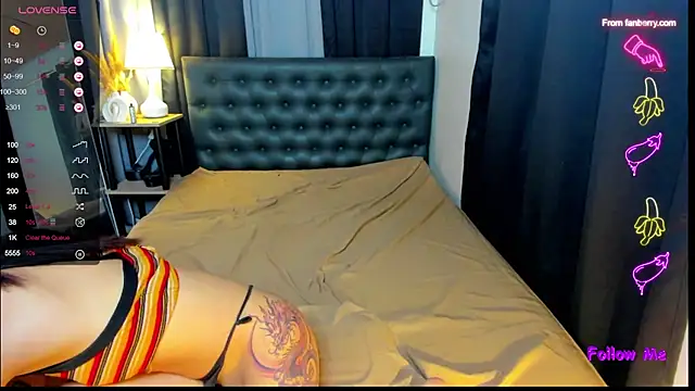 bellamoonlightX online show from 10/24/25, 08:46