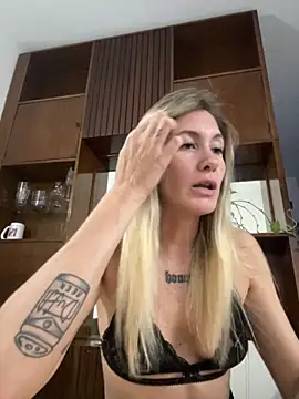 caritadeangellll online show from 11/15/25, 12:58