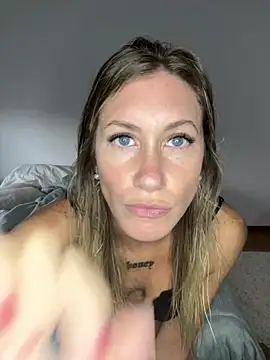 caritadeangellll online show from 04/22/26, 09:21