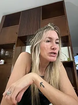 caritadeangellll online show from 11/19/25, 09:48