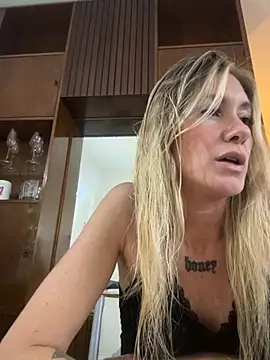 caritadeangellll online show from 11/29/25, 12:44