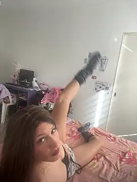 kendrafarq online show from 04/15/26, 07:51