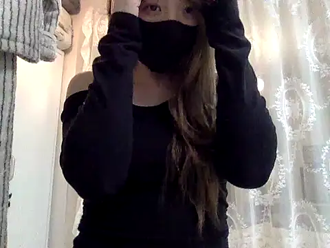 Mia 8 online show from 12/04/25, 02:16