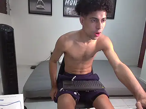 Dollarhot30 online show from 10/28/25, 02:01