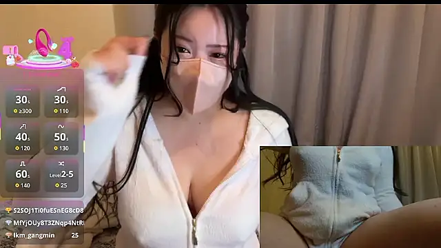 Snapshot of ___momo___0717 chatting on 09/16/25, 02:29    momo   0717 online show from 09/16/25, 02:29