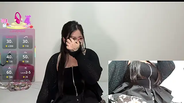 Snapshot of ___momo___0717 chatting on 09/14/25, 11:32    momo   0717 online show from 09/14/25, 11:32