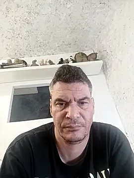 twitshe online show from 11/18/25, 01:43