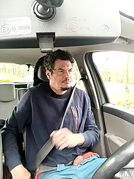 twitshe online show from 11/02/25, 12:43