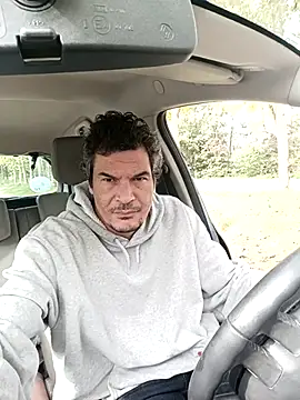 twitshe online show from 10/15/25, 09:39