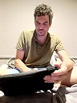 twitshe online show from 01/11/26, 08:49