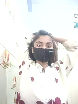 Snapshot of Hot-Soniya733 chatting on 10/19/25, 09:01 Hot-Soniya733 online show from 10/19/25, 09:01