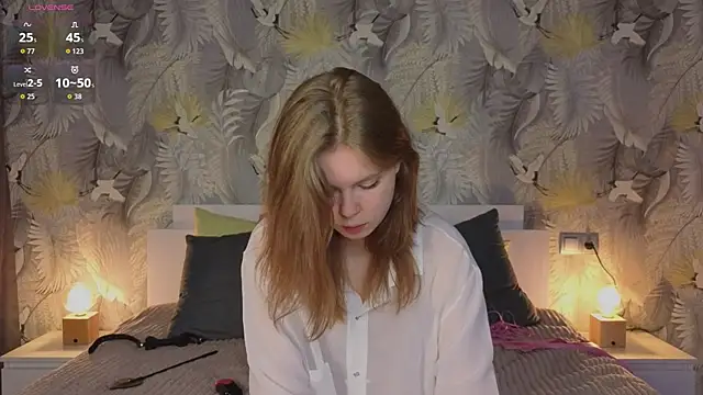 Snapshot of JulietteRain chatting on 10/13/25, 04:08 JulietteRain online show from 10/13/25, 04:08