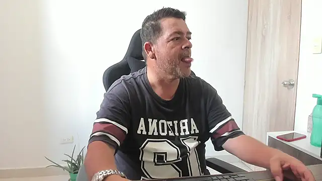 massimo dannger online show from 10/15/25, 06:16