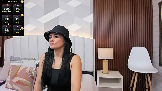 Snapshot of Mommy_Naughty chatting on 12/05/25, 11:20 Mommy Naughty online show from 12/05/25, 11:20