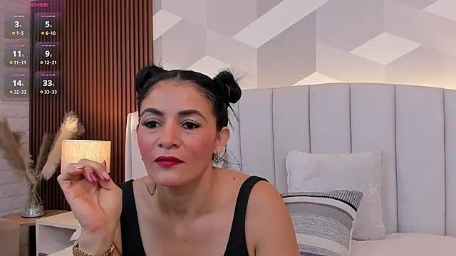 Snapshot of Mommy_Naughty chatting on 10/17/25, 11:12 Mommy Naughty online show from 10/17/25, 11:12