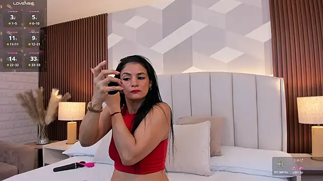 Snapshot of Mommy_Naughty chatting on 10/29/25, 11:09 Mommy Naughty online show from 10/29/25, 11:09