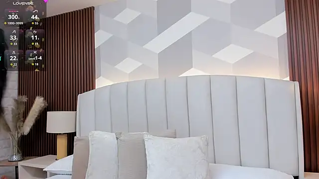 Snapshot of Mommy_Naughty chatting on 11/18/25, 11:02 Mommy Naughty online show from 11/18/25, 11:02