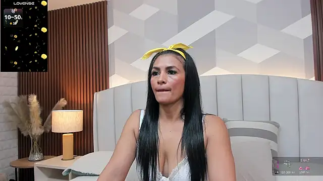 Snapshot of Mommy_Naughty chatting on 12/15/25, 11:16 Mommy Naughty online show from 12/15/25, 11:16