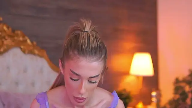 EllieRedd online show from 10/21/25, 08:58