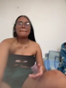 Snapshot of burbuja02 chatting on 03/03/26, 04:25 burbuja02 online show from 03/03/26, 04:25